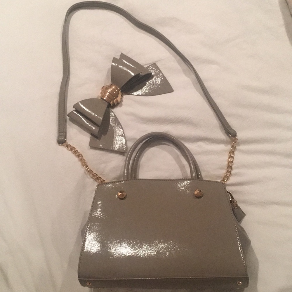 betsy johnson light grey handbag